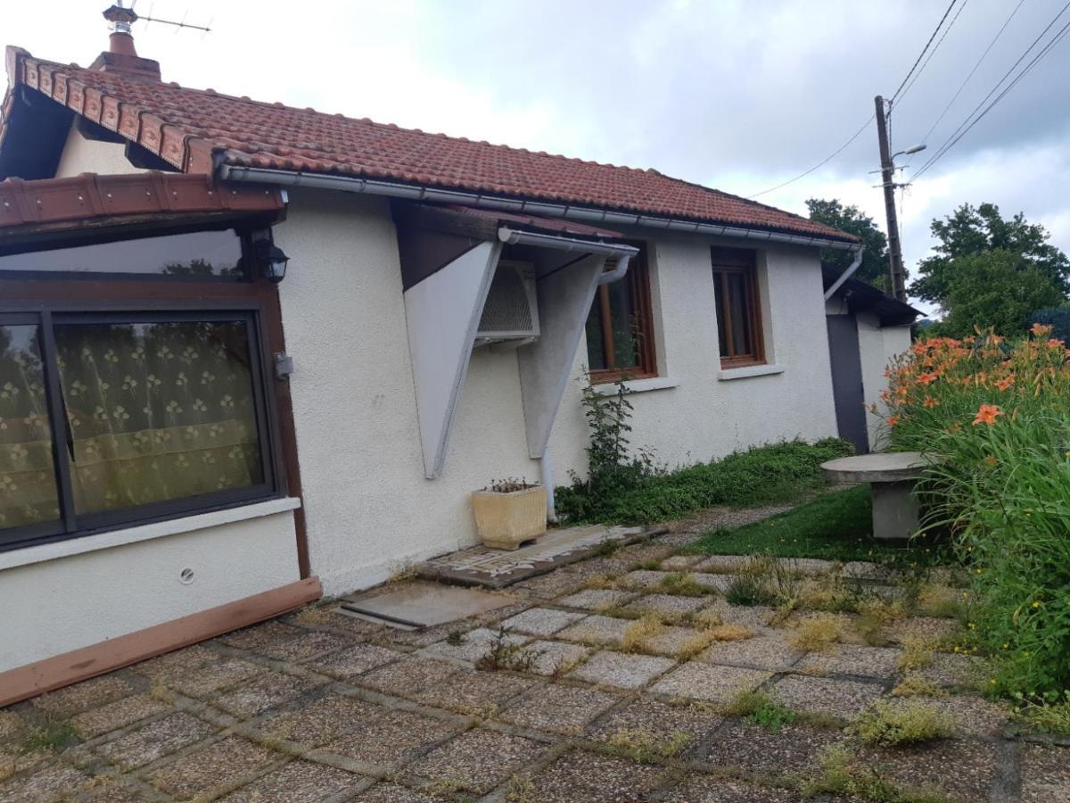Maison A La Campagne Avec Piscine Flayat Eksteriør billede