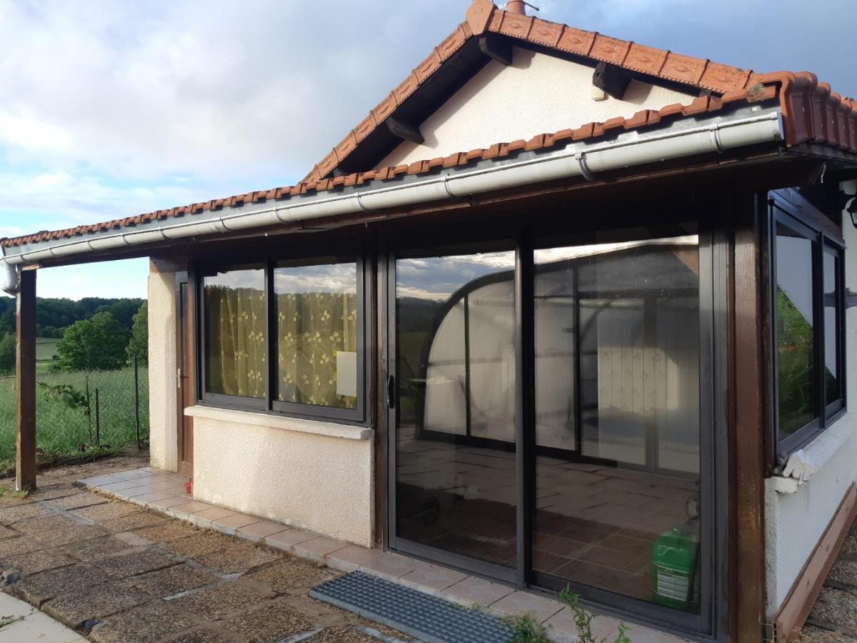 Maison A La Campagne Avec Piscine Flayat Eksteriør billede
