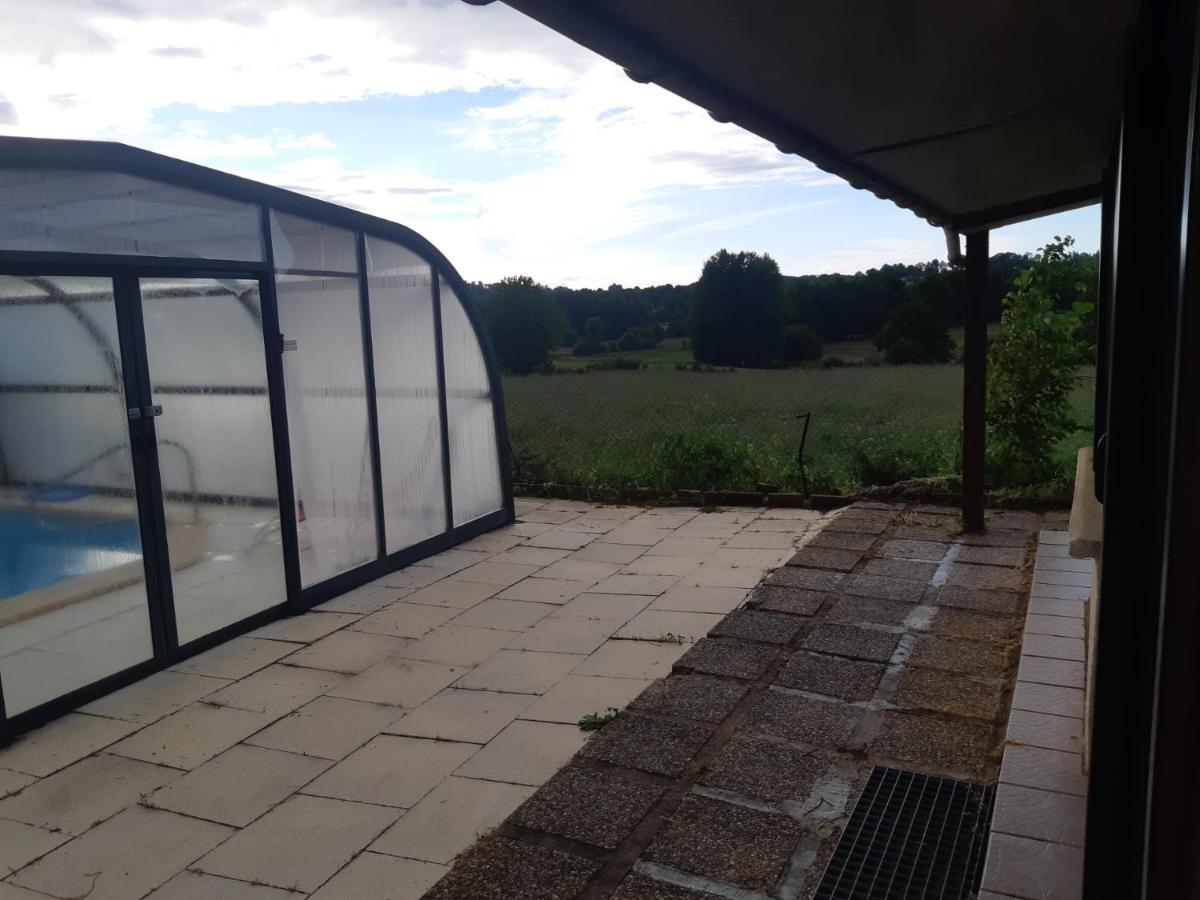 Maison A La Campagne Avec Piscine Flayat Eksteriør billede