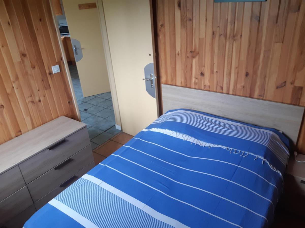 Maison A La Campagne Avec Piscine Flayat Eksteriør billede