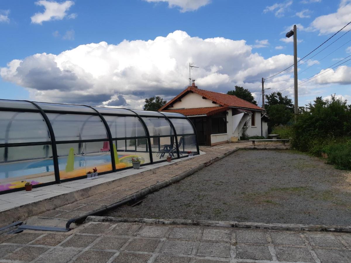 Maison A La Campagne Avec Piscine Flayat Eksteriør billede
