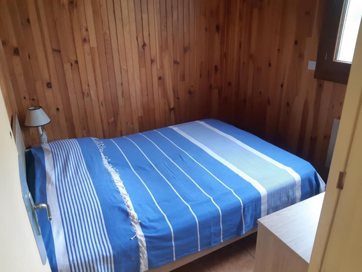 Maison A La Campagne Avec Piscine Flayat Eksteriør billede